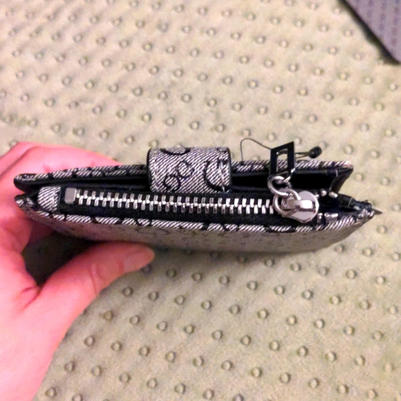 Brand New Guess wallet - Picture 3 of 11